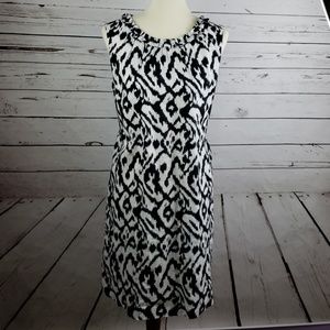 Loft Sz 8 Black & White classic straight fit dress